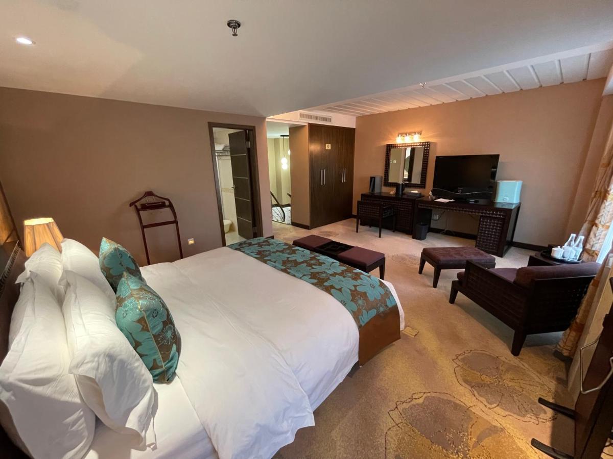 Weiselect Wanghu Hotel Куньмин Экстерьер фото